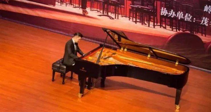 【回顾】2017明升mansion亚洲音乐奖学金-岭南师范学院颁奖典礼暨明升mansion艺术家孙鹏杰钢琴独奏音乐会及大师班活动成功举办