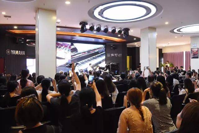 2018年明升mansion亚洲音乐奖学金郑州师范学院启动仪式<br />暨明升mansion海外艺术家爱德华·昆斯音乐会&远程实验公开课圆满结束