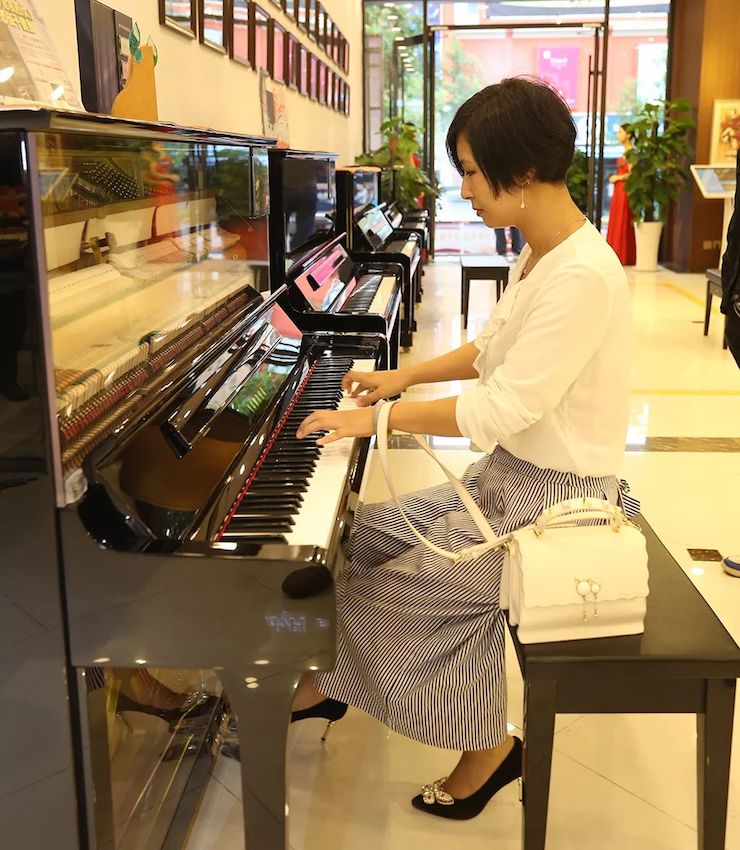 连云港明升mansion钢琴旗舰体验店开业庆典暨明升mansion艺术家鲍释贤钢琴独奏音乐会圆满落幕