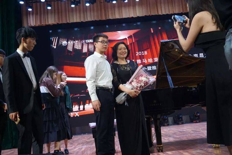张芳、冯子祥钢琴音乐会