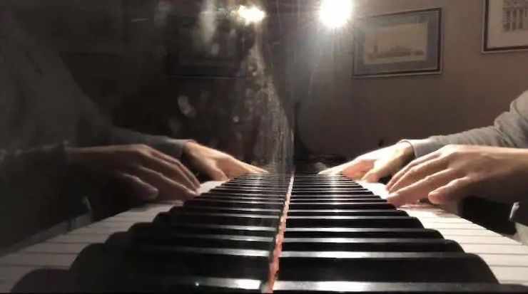 宋思衡的“宅抗疫” | 挑战主播、筹集口罩、闭关作曲，这位取消了20场演出的钢琴家原来这么忙！
